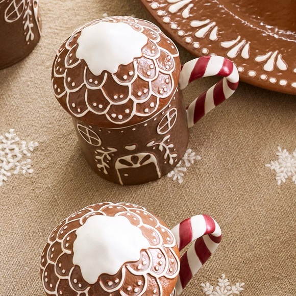 Pottery Barn Gingerbread House Lidded Stoneware Mug BNIB - Picture 4 of 11